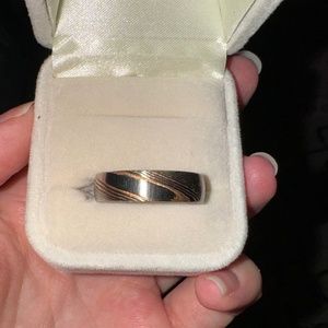 Men’s wedding ring size 10